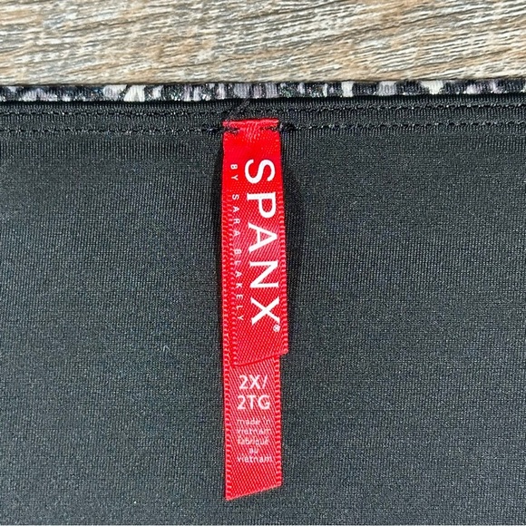 NWOT SPANX Faux Leather Snake Shine Grey Snakeskin Print Leggings 2X - Picture 6 of 12